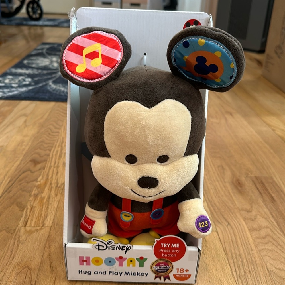 New hug and play Mickey